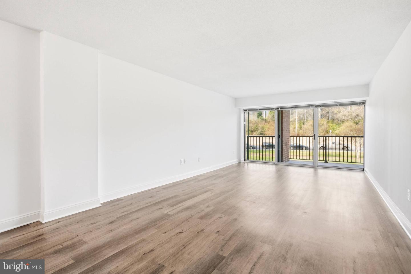 1300 ARMY NAVY DR #124, ARLINGTON, Virginia 22202, 1 Bedroom Bedrooms, ,1 BathroomBathrooms,Residential,For sale,1300 ARMY NAVY DR #124,VAAR2066486 MLS # VAAR2066486