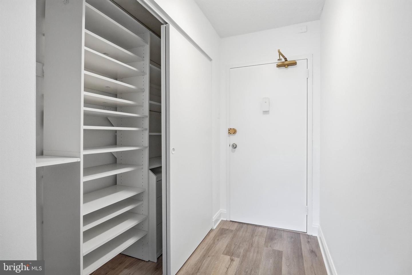 1300 ARMY NAVY DR #124, ARLINGTON, Virginia 22202, 1 Bedroom Bedrooms, ,1 BathroomBathrooms,Residential,For sale,1300 ARMY NAVY DR #124,VAAR2066486 MLS # VAAR2066486