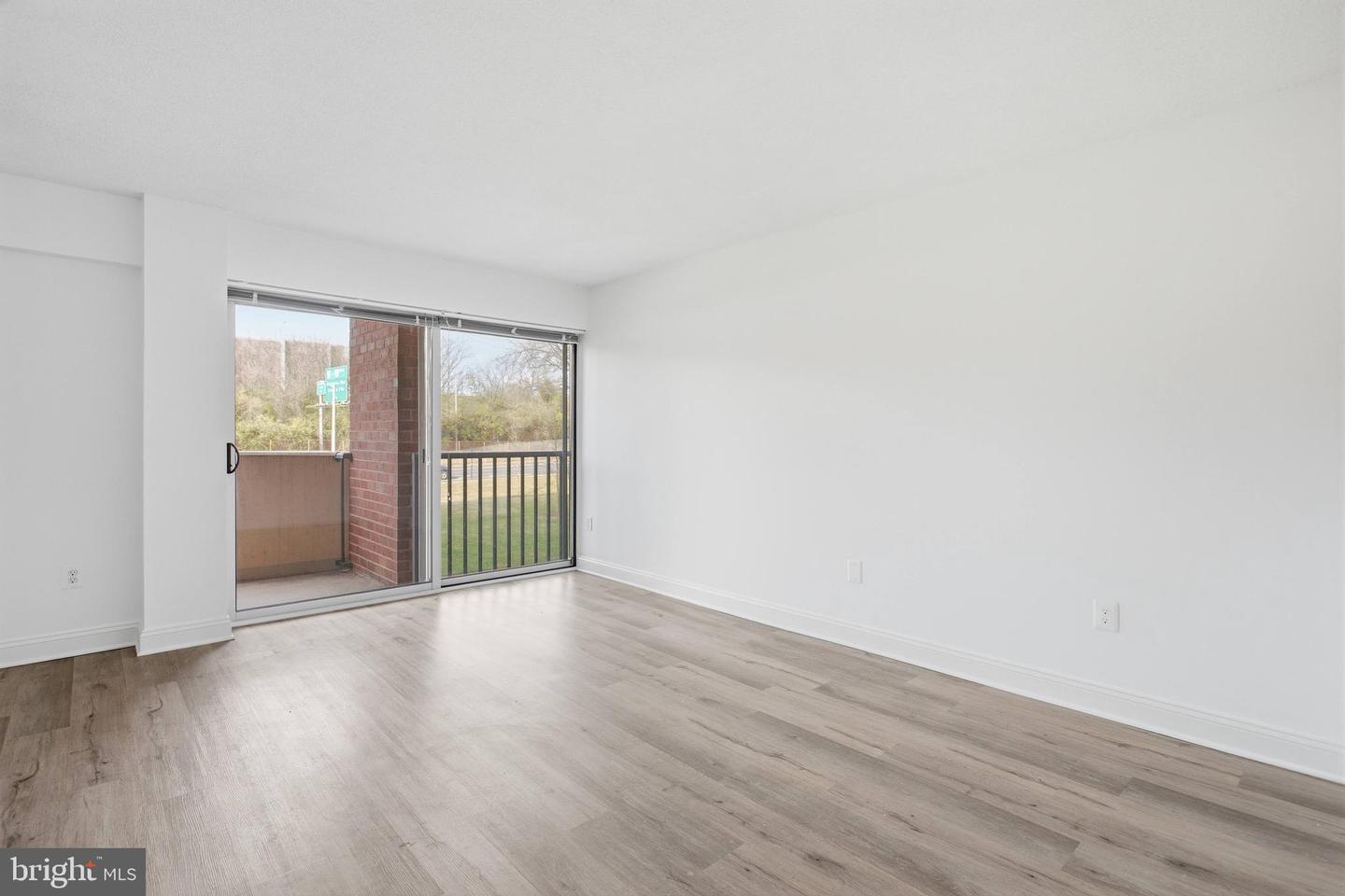 1300 ARMY NAVY DR #124, ARLINGTON, Virginia 22202, 1 Bedroom Bedrooms, ,1 BathroomBathrooms,Residential,For sale,1300 ARMY NAVY DR #124,VAAR2066486 MLS # VAAR2066486