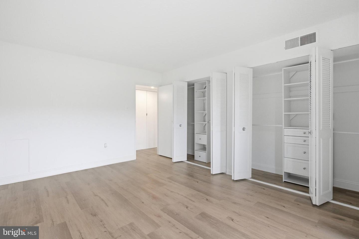 1300 ARMY NAVY DR #124, ARLINGTON, Virginia 22202, 1 Bedroom Bedrooms, ,1 BathroomBathrooms,Residential,For sale,1300 ARMY NAVY DR #124,VAAR2066486 MLS # VAAR2066486