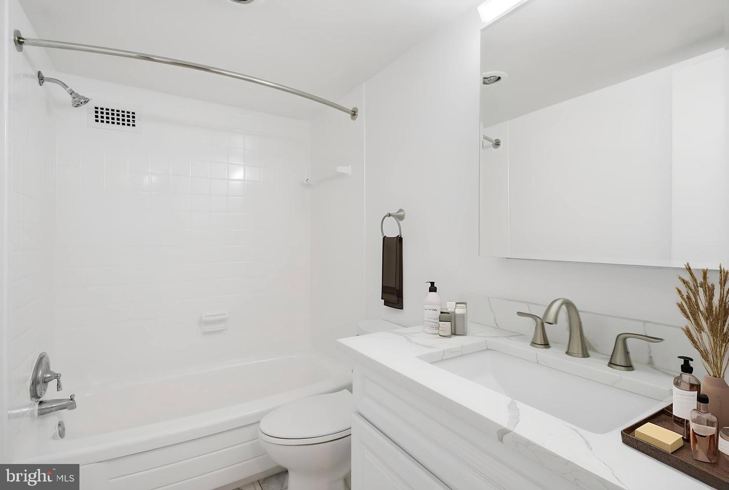 1300 ARMY NAVY DR #124, ARLINGTON, Virginia 22202, 1 Bedroom Bedrooms, ,1 BathroomBathrooms,Residential,For sale,1300 ARMY NAVY DR #124,VAAR2066486 MLS # VAAR2066486