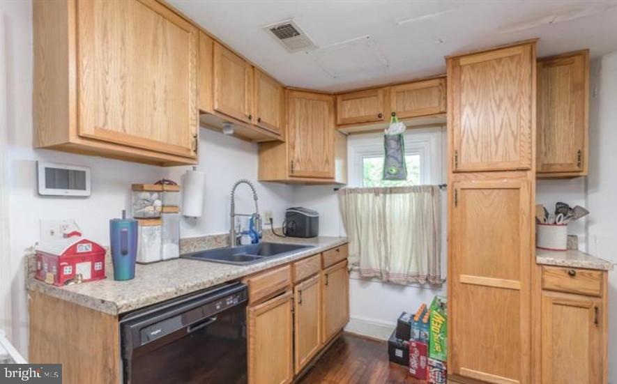 131 S MASSANUTEN ST, STRASBURG, Virginia 22657, 3 Bedrooms Bedrooms, 10 Rooms Rooms,2 BathroomsBathrooms,Residential,For sale,131 S MASSANUTEN ST,VASH2013162 MLS # VASH2013162