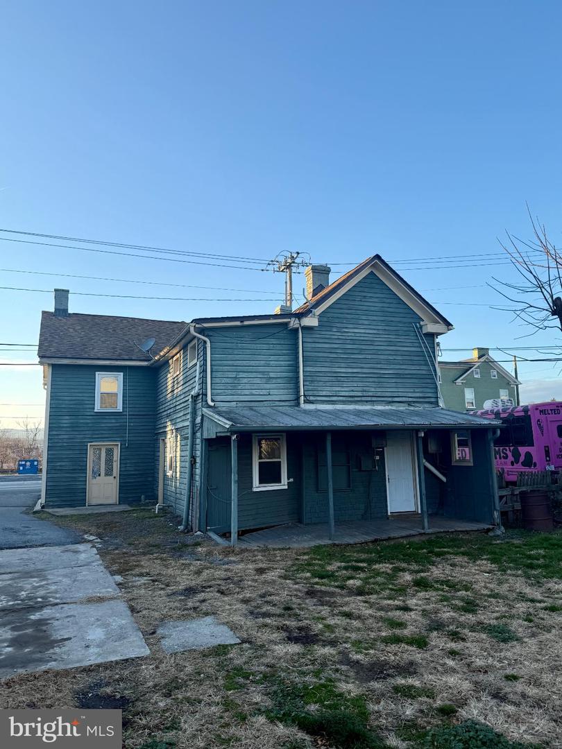 131 S MASSANUTEN ST, STRASBURG, Virginia 22657, 3 Bedrooms Bedrooms, 10 Rooms Rooms,2 BathroomsBathrooms,Residential,For sale,131 S MASSANUTEN ST,VASH2013162 MLS # VASH2013162