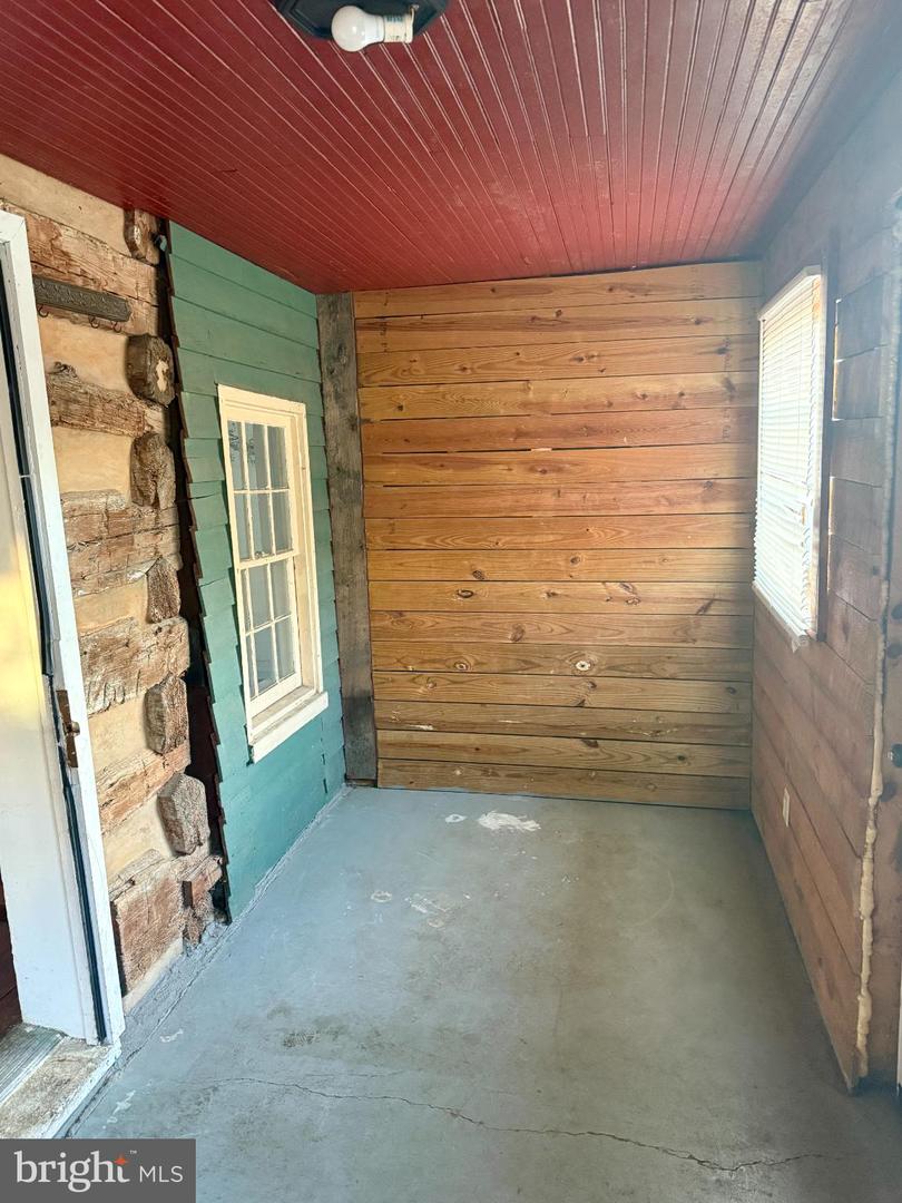 131 S MASSANUTEN ST, STRASBURG, Virginia 22657, 3 Bedrooms Bedrooms, 10 Rooms Rooms,2 BathroomsBathrooms,Residential,For sale,131 S MASSANUTEN ST,VASH2013162 MLS # VASH2013162