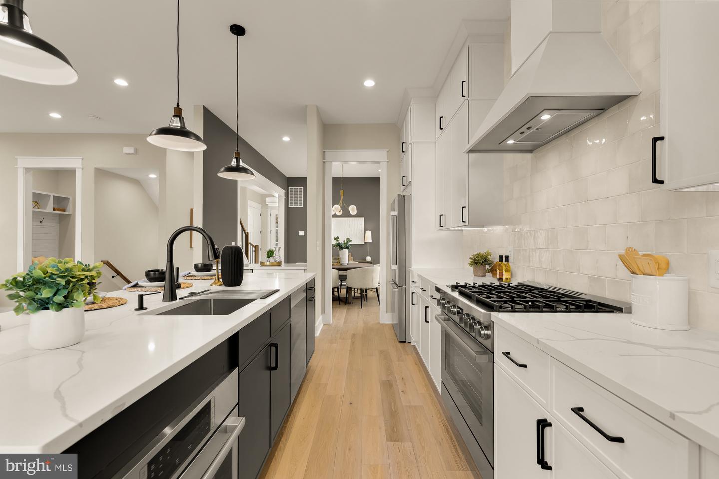 859 N LEXINGTON ST, ARLINGTON, Virginia 22205, 5 Bedrooms Bedrooms, ,4 BathroomsBathrooms,Residential,For sale,859 N LEXINGTON ST,VAAR2067002 MLS # VAAR2067002