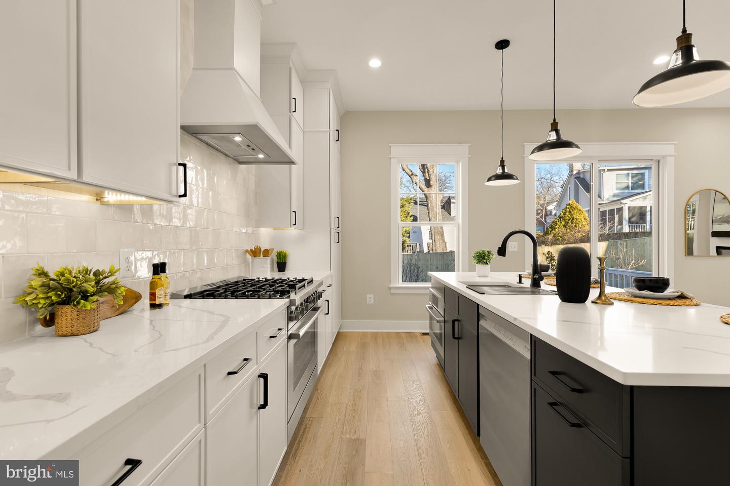 859 N LEXINGTON ST, ARLINGTON, Virginia 22205, 5 Bedrooms Bedrooms, ,4 BathroomsBathrooms,Residential,For sale,859 N LEXINGTON ST,VAAR2067002 MLS # VAAR2067002