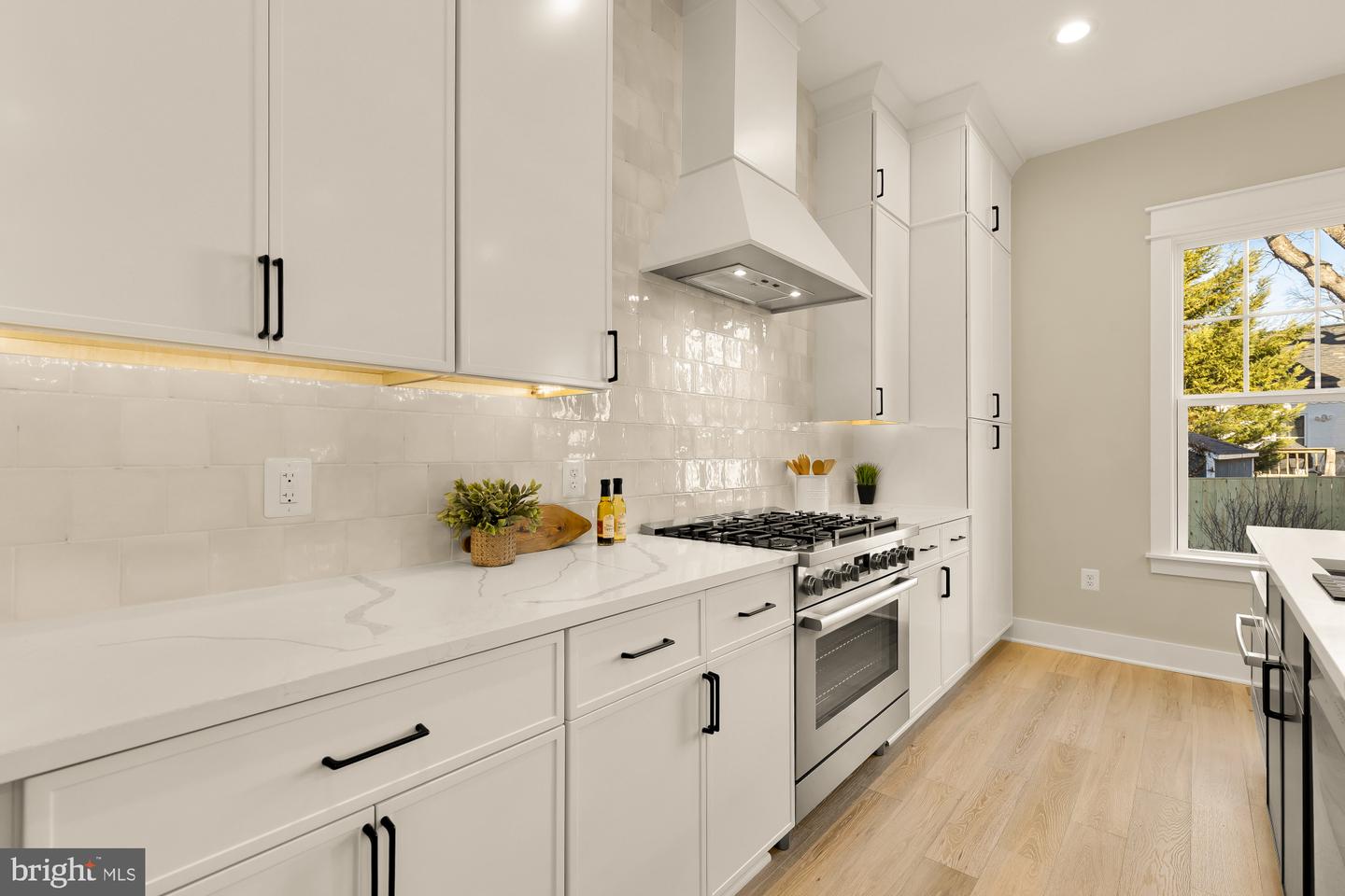 859 N LEXINGTON ST, ARLINGTON, Virginia 22205, 5 Bedrooms Bedrooms, ,4 BathroomsBathrooms,Residential,For sale,859 N LEXINGTON ST,VAAR2067002 MLS # VAAR2067002