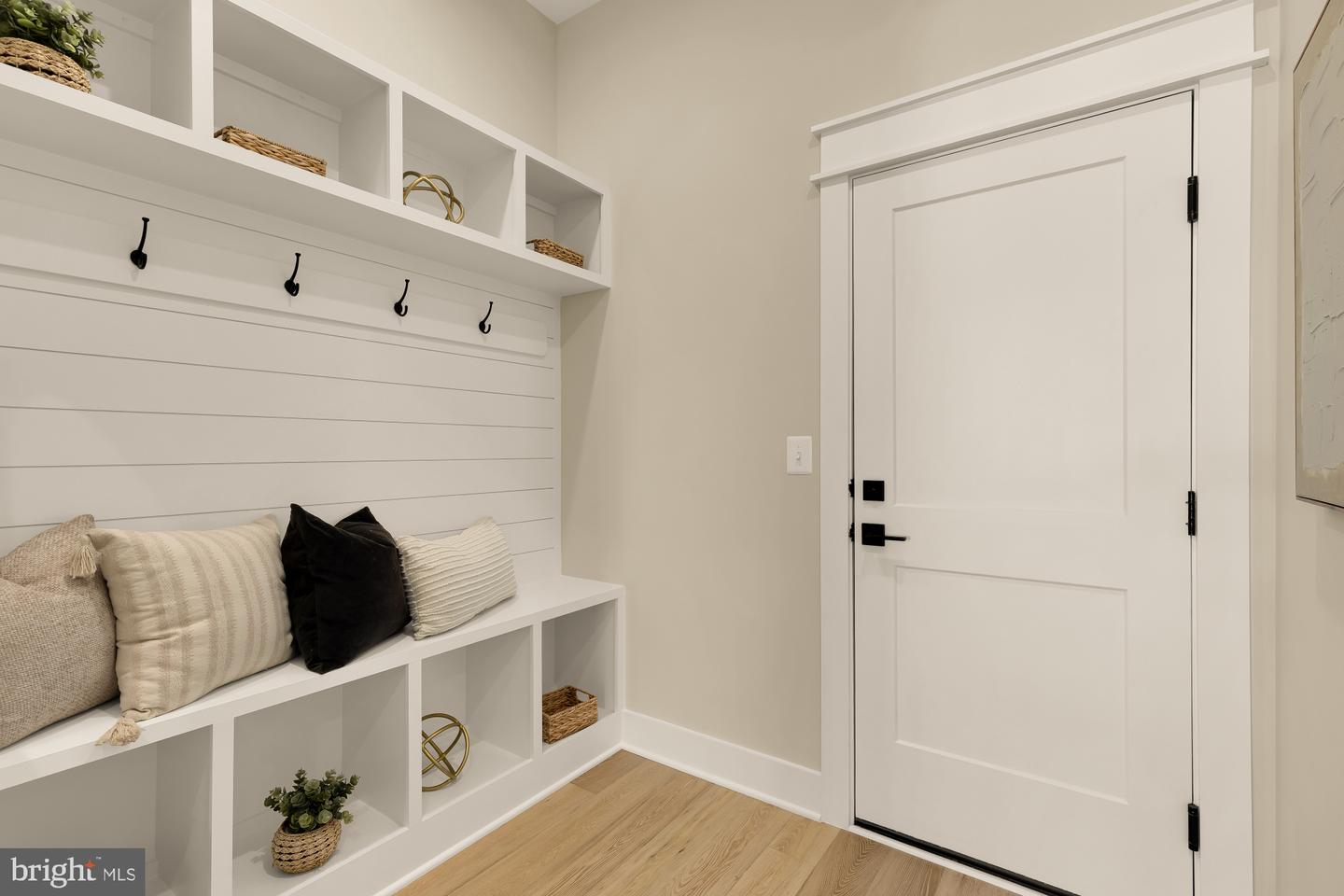 859 N LEXINGTON ST, ARLINGTON, Virginia 22205, 5 Bedrooms Bedrooms, ,4 BathroomsBathrooms,Residential,For sale,859 N LEXINGTON ST,VAAR2067002 MLS # VAAR2067002