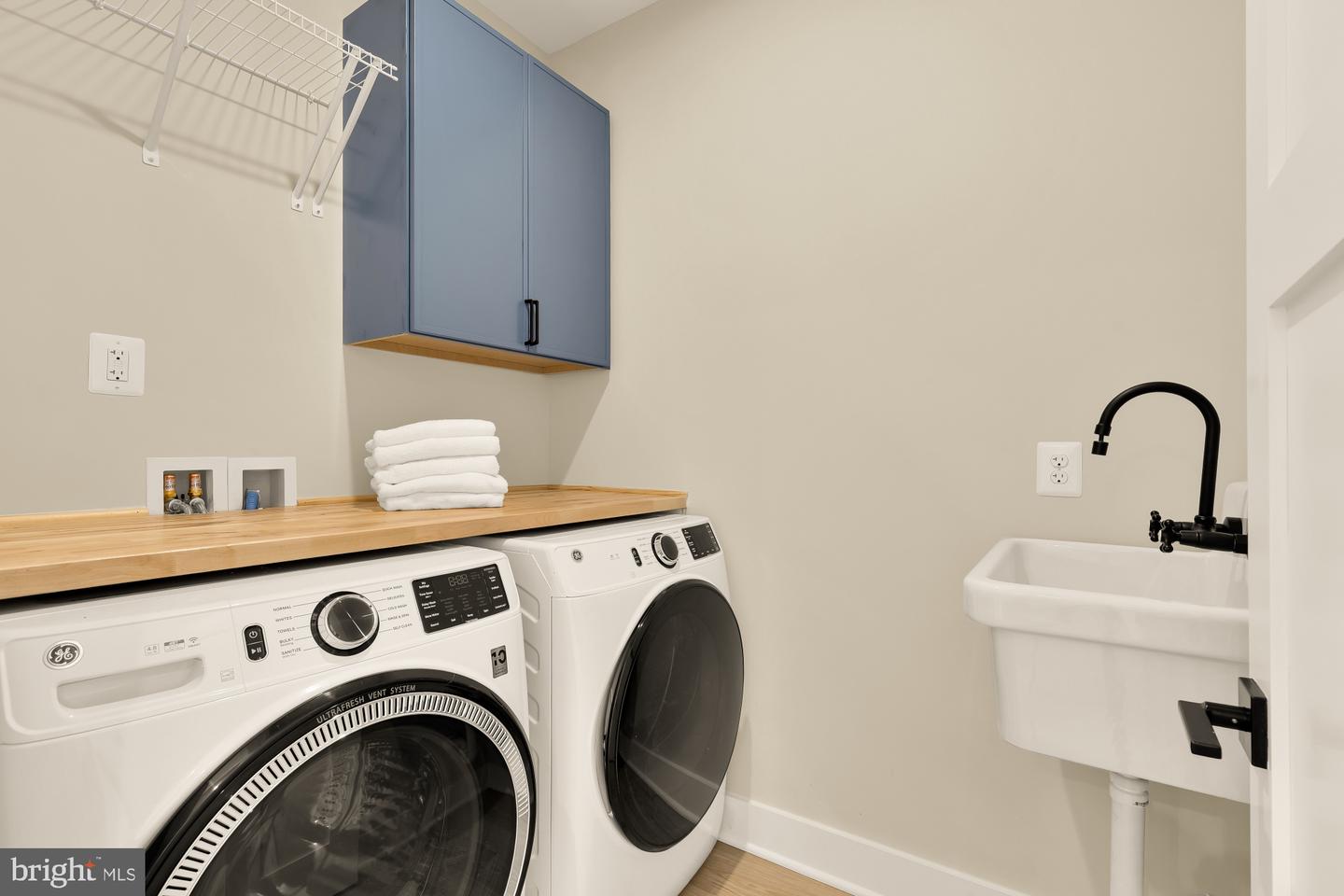 859 N LEXINGTON ST, ARLINGTON, Virginia 22205, 5 Bedrooms Bedrooms, ,4 BathroomsBathrooms,Residential,For sale,859 N LEXINGTON ST,VAAR2067002 MLS # VAAR2067002