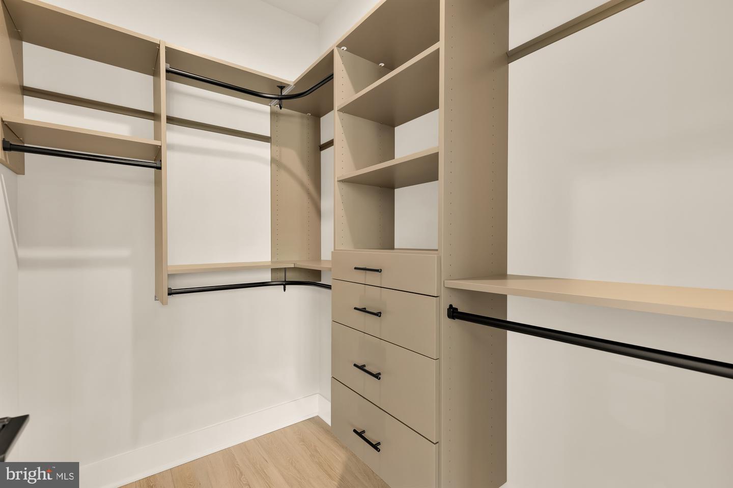 859 N LEXINGTON ST, ARLINGTON, Virginia 22205, 5 Bedrooms Bedrooms, ,4 BathroomsBathrooms,Residential,For sale,859 N LEXINGTON ST,VAAR2067002 MLS # VAAR2067002