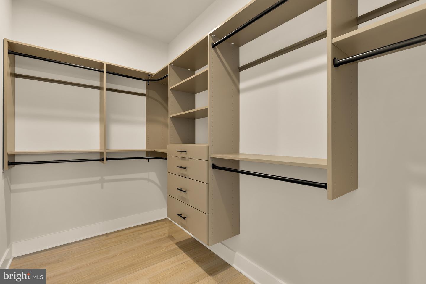 859 N LEXINGTON ST, ARLINGTON, Virginia 22205, 5 Bedrooms Bedrooms, ,4 BathroomsBathrooms,Residential,For sale,859 N LEXINGTON ST,VAAR2067002 MLS # VAAR2067002