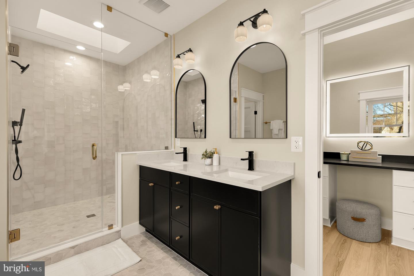 859 N LEXINGTON ST, ARLINGTON, Virginia 22205, 5 Bedrooms Bedrooms, ,4 BathroomsBathrooms,Residential,For sale,859 N LEXINGTON ST,VAAR2067002 MLS # VAAR2067002