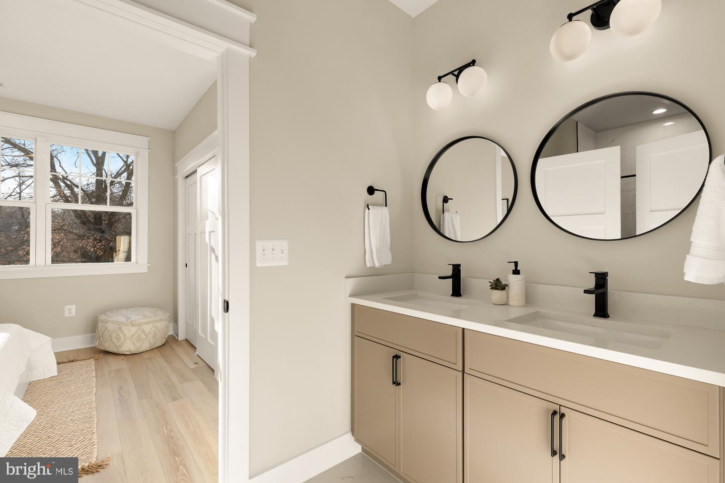 859 N LEXINGTON ST, ARLINGTON, Virginia 22205, 5 Bedrooms Bedrooms, ,4 BathroomsBathrooms,Residential,For sale,859 N LEXINGTON ST,VAAR2067002 MLS # VAAR2067002