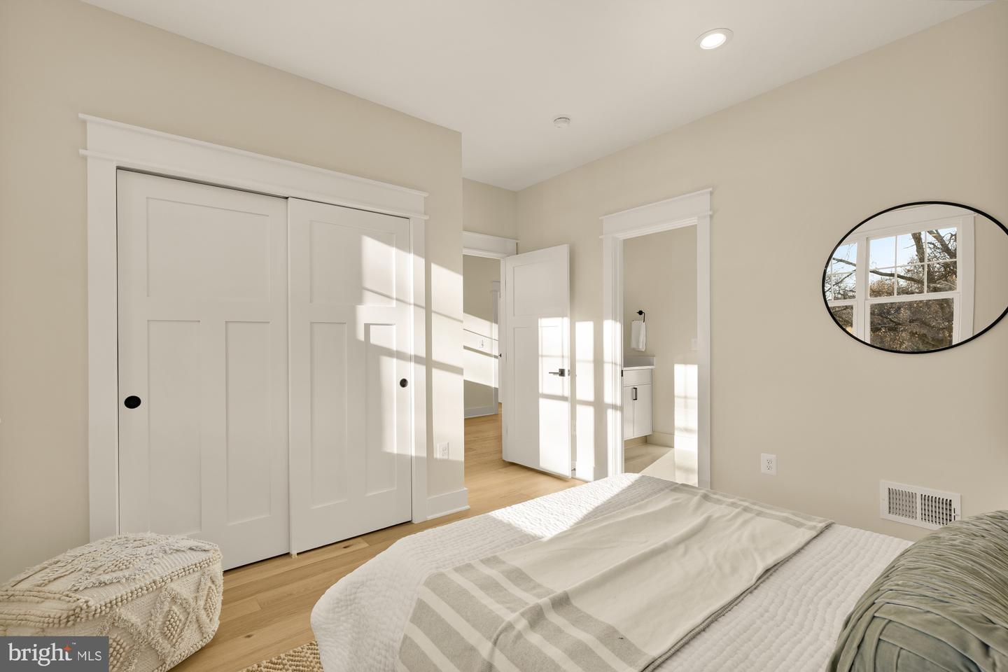 859 N LEXINGTON ST, ARLINGTON, Virginia 22205, 5 Bedrooms Bedrooms, ,4 BathroomsBathrooms,Residential,For sale,859 N LEXINGTON ST,VAAR2067002 MLS # VAAR2067002