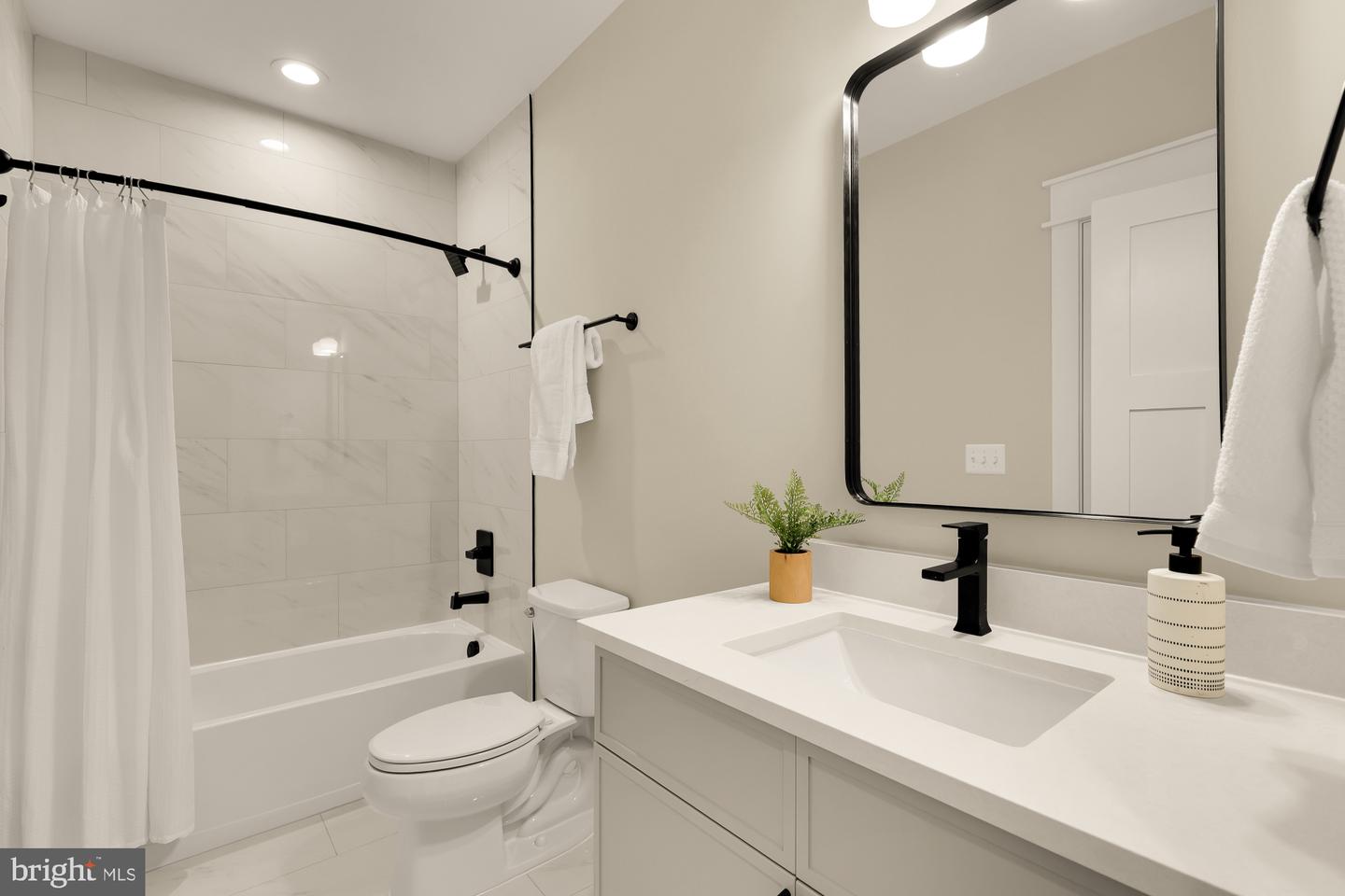 859 N LEXINGTON ST, ARLINGTON, Virginia 22205, 5 Bedrooms Bedrooms, ,4 BathroomsBathrooms,Residential,For sale,859 N LEXINGTON ST,VAAR2067002 MLS # VAAR2067002