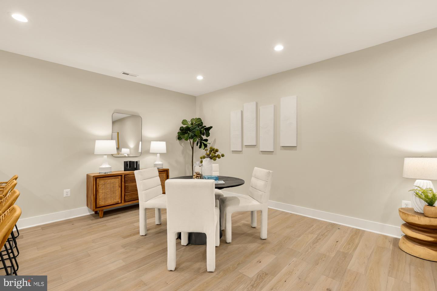 859 N LEXINGTON ST, ARLINGTON, Virginia 22205, 5 Bedrooms Bedrooms, ,4 BathroomsBathrooms,Residential,For sale,859 N LEXINGTON ST,VAAR2067002 MLS # VAAR2067002