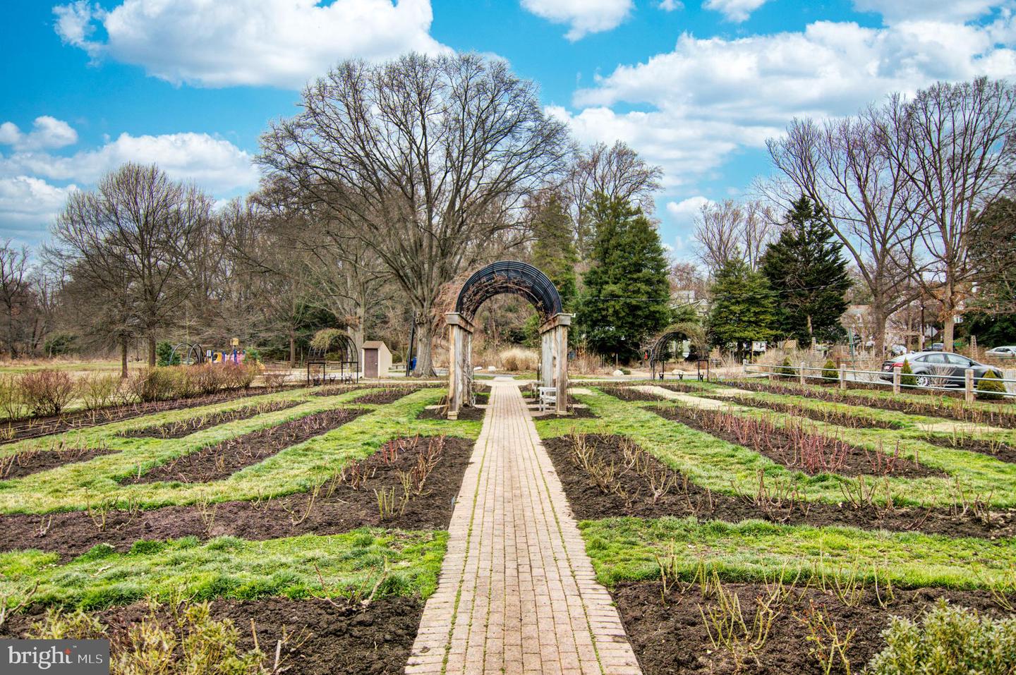 859 N LEXINGTON ST, ARLINGTON, Virginia 22205, 5 Bedrooms Bedrooms, ,4 BathroomsBathrooms,Residential,For sale,859 N LEXINGTON ST,VAAR2067002 MLS # VAAR2067002