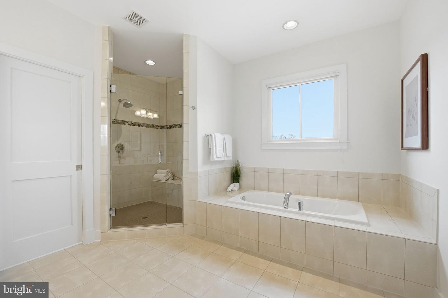 1614 N JACKSON ST, ARLINGTON, Virginia 22201, 4 Bedrooms Bedrooms, ,4 BathroomsBathrooms,Residential,For sale,1614 N JACKSON ST,VAAR2067410 MLS # VAAR2067410