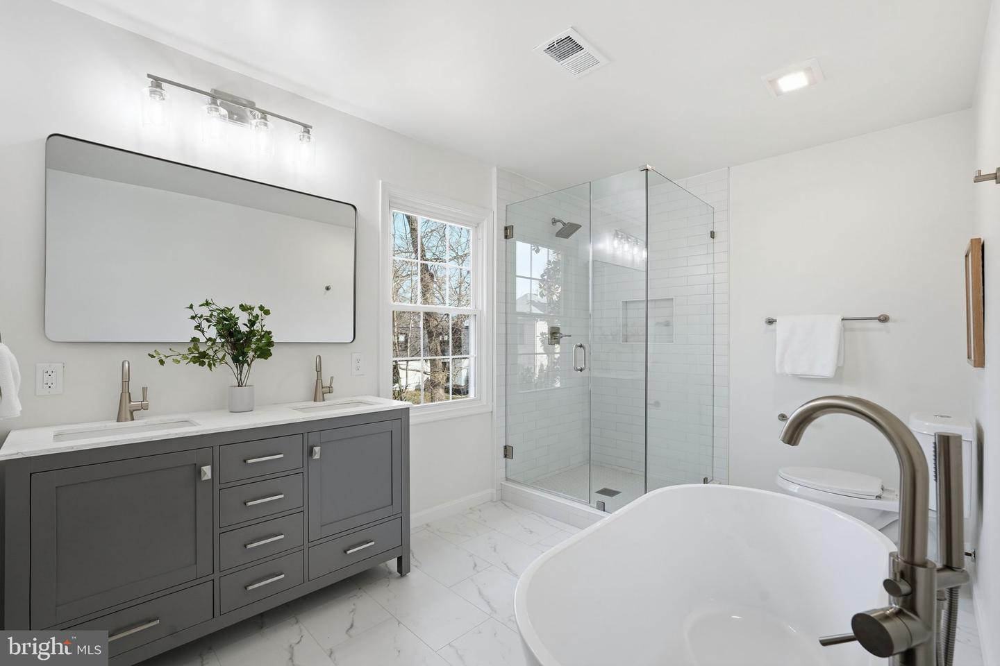 9416 MOUNT VERNON CIR, ALEXANDRIA, Virginia 22309, 4 Bedrooms Bedrooms, ,3 BathroomsBathrooms,Residential,For sale,9416 MOUNT VERNON CIR,VAFX2284674 MLS # VAFX2284674