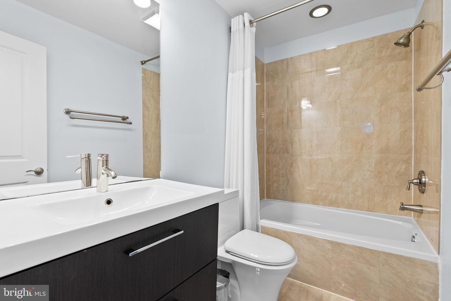 712 C ST NE, WASHINGTON, District Of Columbia 20002, 3 Bedrooms Bedrooms, ,2 BathroomsBathrooms,Residential,For sale,712 C ST NE,DCDC2240532 MLS # DCDC2240532