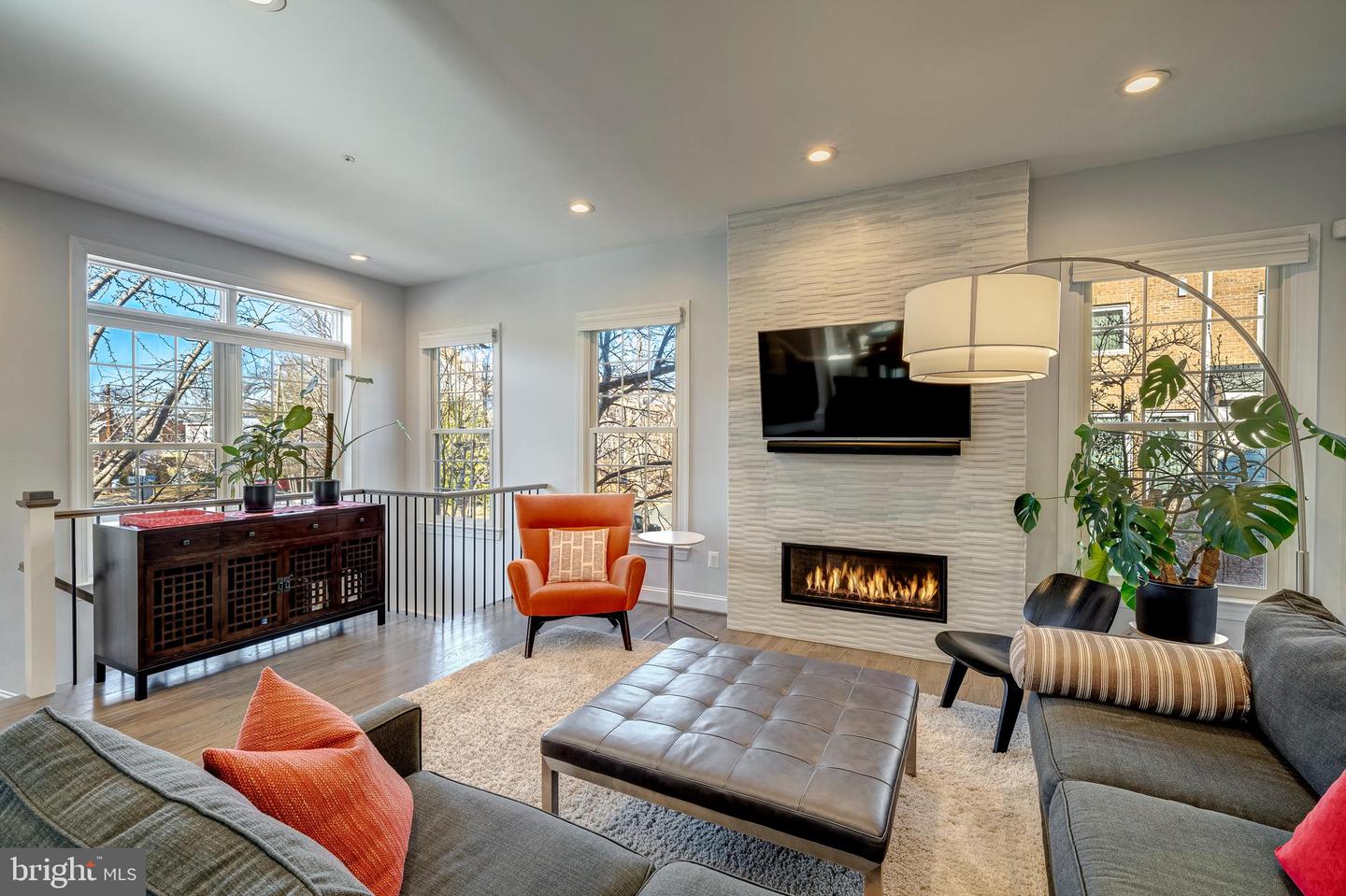 1500 N COLONIAL TER, ARLINGTON, Virginia 22209, 4 Bedrooms Bedrooms, ,2 BathroomsBathrooms,Residential,For sale,1500 N COLONIAL TER,VAAR2067666 MLS # VAAR2067666