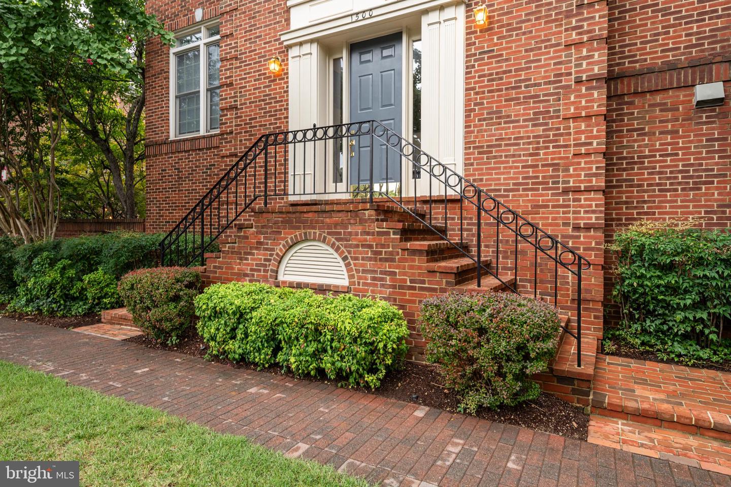 1500 N COLONIAL TER, ARLINGTON, Virginia 22209, 4 Bedrooms Bedrooms, ,2 BathroomsBathrooms,Residential,For sale,1500 N COLONIAL TER,VAAR2067666 MLS # VAAR2067666