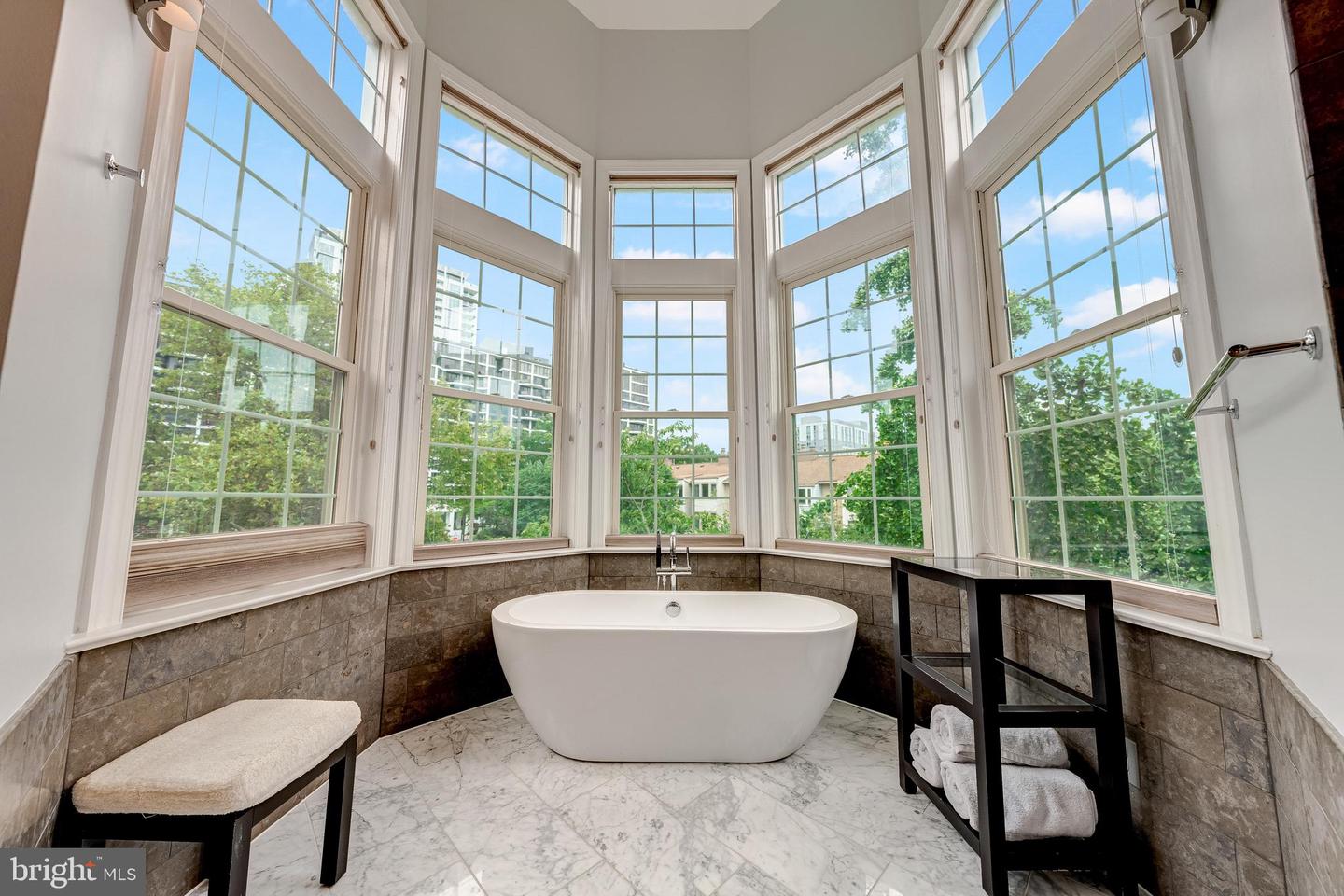 1500 N COLONIAL TER, ARLINGTON, Virginia 22209, 4 Bedrooms Bedrooms, ,2 BathroomsBathrooms,Residential,For sale,1500 N COLONIAL TER,VAAR2067666 MLS # VAAR2067666