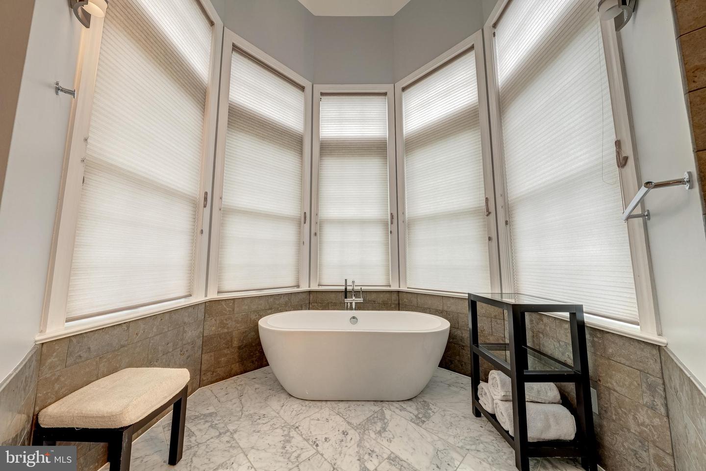 1500 N COLONIAL TER, ARLINGTON, Virginia 22209, 4 Bedrooms Bedrooms, ,2 BathroomsBathrooms,Residential,For sale,1500 N COLONIAL TER,VAAR2067666 MLS # VAAR2067666