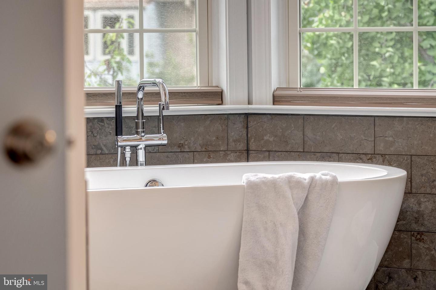 1500 N COLONIAL TER, ARLINGTON, Virginia 22209, 4 Bedrooms Bedrooms, ,2 BathroomsBathrooms,Residential,For sale,1500 N COLONIAL TER,VAAR2067666 MLS # VAAR2067666