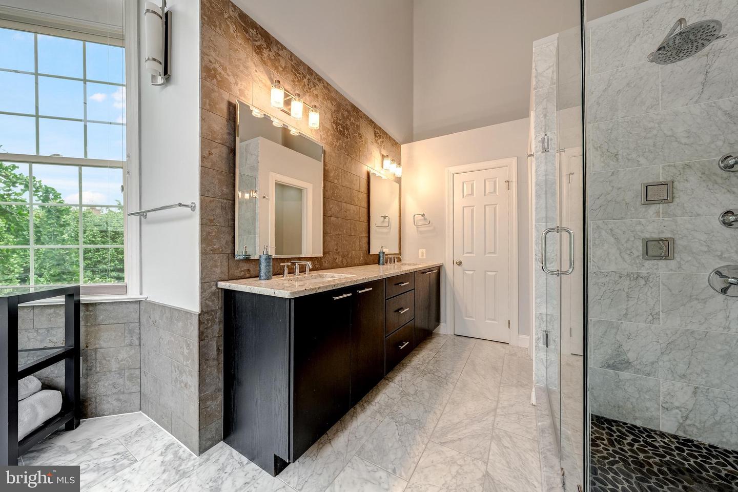 1500 N COLONIAL TER, ARLINGTON, Virginia 22209, 4 Bedrooms Bedrooms, ,2 BathroomsBathrooms,Residential,For sale,1500 N COLONIAL TER,VAAR2067666 MLS # VAAR2067666