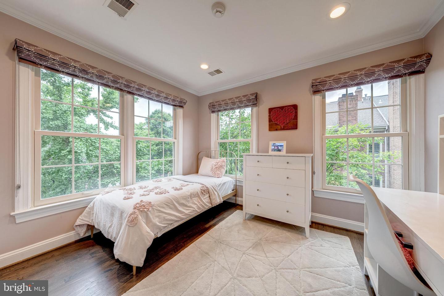 1500 N COLONIAL TER, ARLINGTON, Virginia 22209, 4 Bedrooms Bedrooms, ,2 BathroomsBathrooms,Residential,For sale,1500 N COLONIAL TER,VAAR2067666 MLS # VAAR2067666