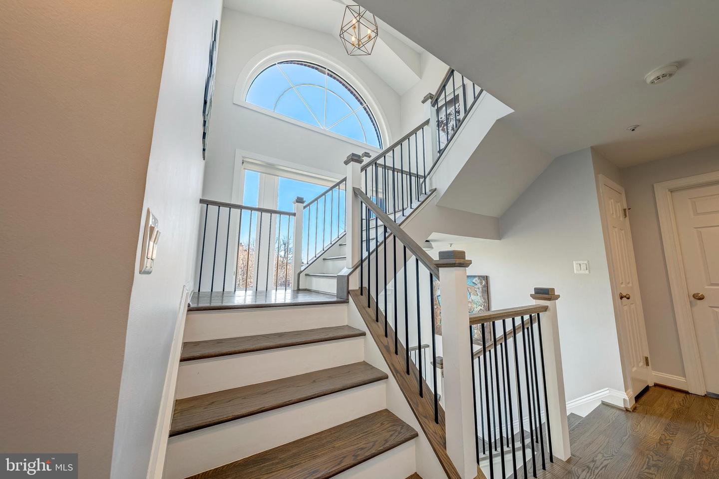 1500 N COLONIAL TER, ARLINGTON, Virginia 22209, 4 Bedrooms Bedrooms, ,2 BathroomsBathrooms,Residential,For sale,1500 N COLONIAL TER,VAAR2067666 MLS # VAAR2067666