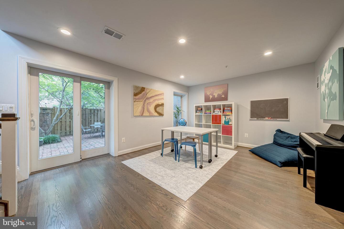 1500 N COLONIAL TER, ARLINGTON, Virginia 22209, 4 Bedrooms Bedrooms, ,2 BathroomsBathrooms,Residential,For sale,1500 N COLONIAL TER,VAAR2067666 MLS # VAAR2067666