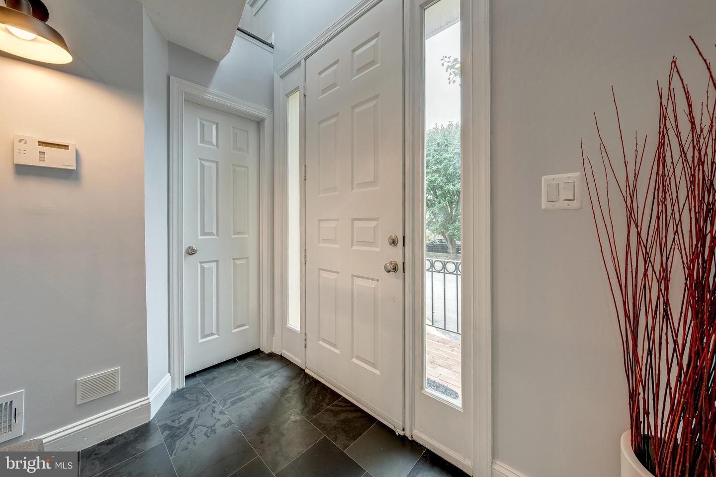 1500 N COLONIAL TER, ARLINGTON, Virginia 22209, 4 Bedrooms Bedrooms, ,2 BathroomsBathrooms,Residential,For sale,1500 N COLONIAL TER,VAAR2067666 MLS # VAAR2067666