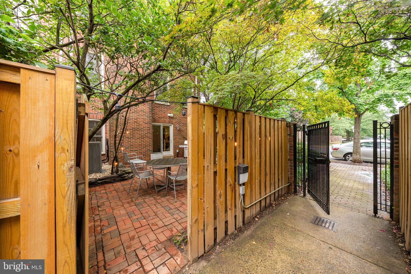 1500 N COLONIAL TER, ARLINGTON, Virginia 22209, 4 Bedrooms Bedrooms, ,2 BathroomsBathrooms,Residential,For sale,1500 N COLONIAL TER,VAAR2067666 MLS # VAAR2067666