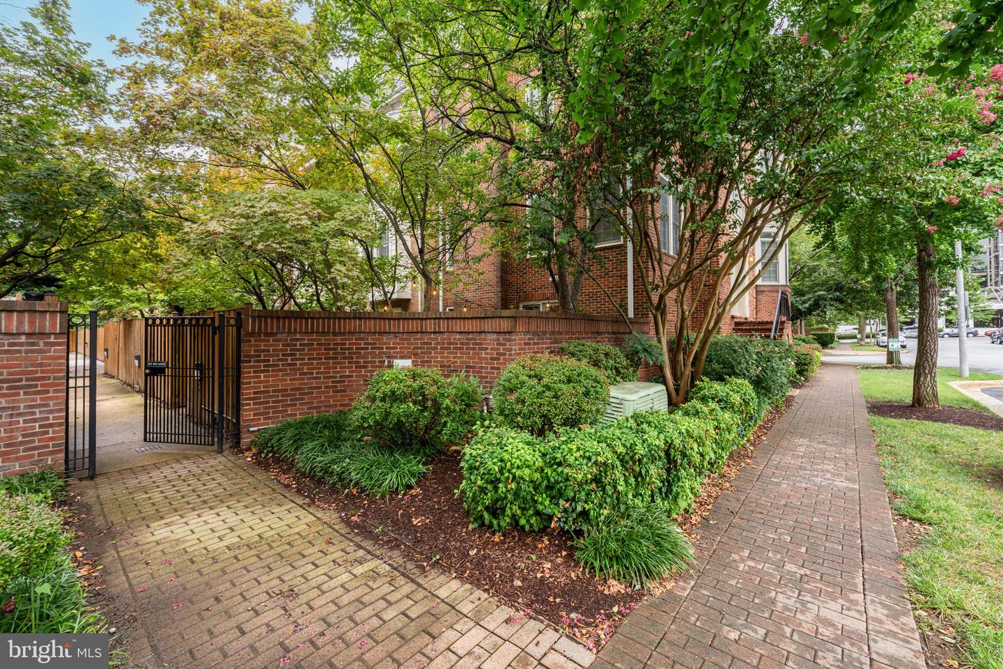 1500 N COLONIAL TER, ARLINGTON, Virginia 22209, 4 Bedrooms Bedrooms, ,2 BathroomsBathrooms,Residential,For sale,1500 N COLONIAL TER,VAAR2067666 MLS # VAAR2067666
