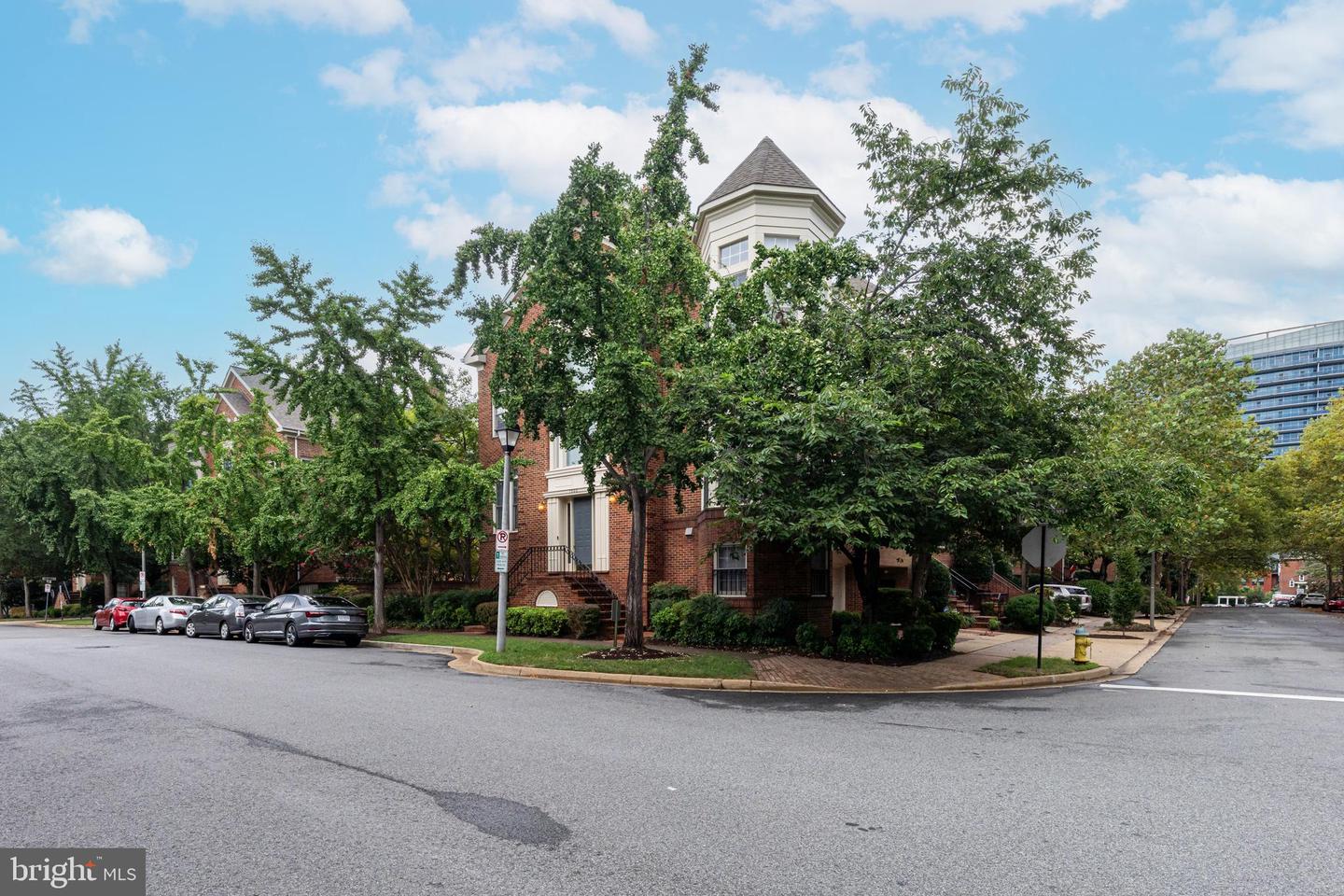 1500 N COLONIAL TER, ARLINGTON, Virginia 22209, 4 Bedrooms Bedrooms, ,2 BathroomsBathrooms,Residential,For sale,1500 N COLONIAL TER,VAAR2067666 MLS # VAAR2067666