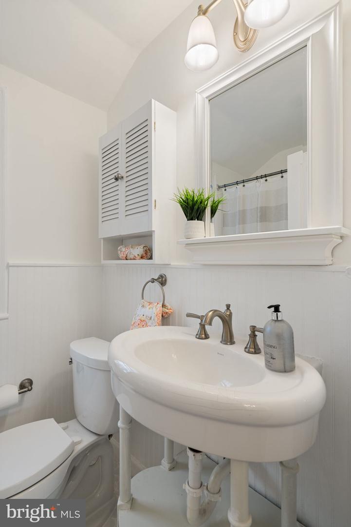 5915 EDGEHILL DR, ALEXANDRIA, Virginia 22303, 3 Bedrooms Bedrooms, ,2 BathroomsBathrooms,Residential,For sale,5915 EDGEHILL DR,VAFX2285658 MLS # VAFX2285658