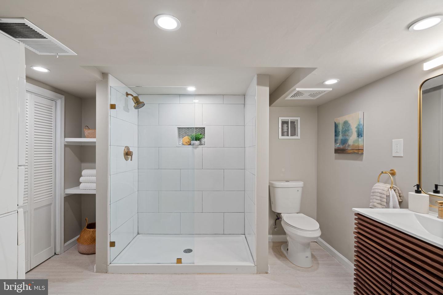 5915 EDGEHILL DR, ALEXANDRIA, Virginia 22303, 3 Bedrooms Bedrooms, ,2 BathroomsBathrooms,Residential,For sale,5915 EDGEHILL DR,VAFX2285658 MLS # VAFX2285658