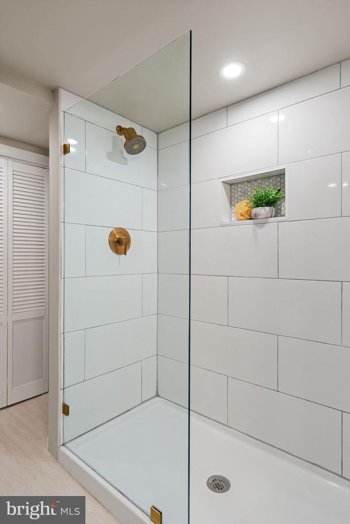 5915 EDGEHILL DR, ALEXANDRIA, Virginia 22303, 3 Bedrooms Bedrooms, ,2 BathroomsBathrooms,Residential,For sale,5915 EDGEHILL DR,VAFX2285658 MLS # VAFX2285658