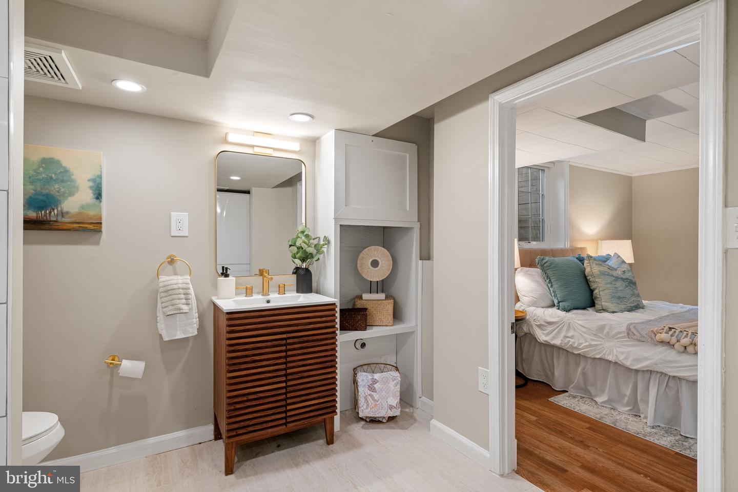 5915 EDGEHILL DR, ALEXANDRIA, Virginia 22303, 3 Bedrooms Bedrooms, ,2 BathroomsBathrooms,Residential,For sale,5915 EDGEHILL DR,VAFX2285658 MLS # VAFX2285658