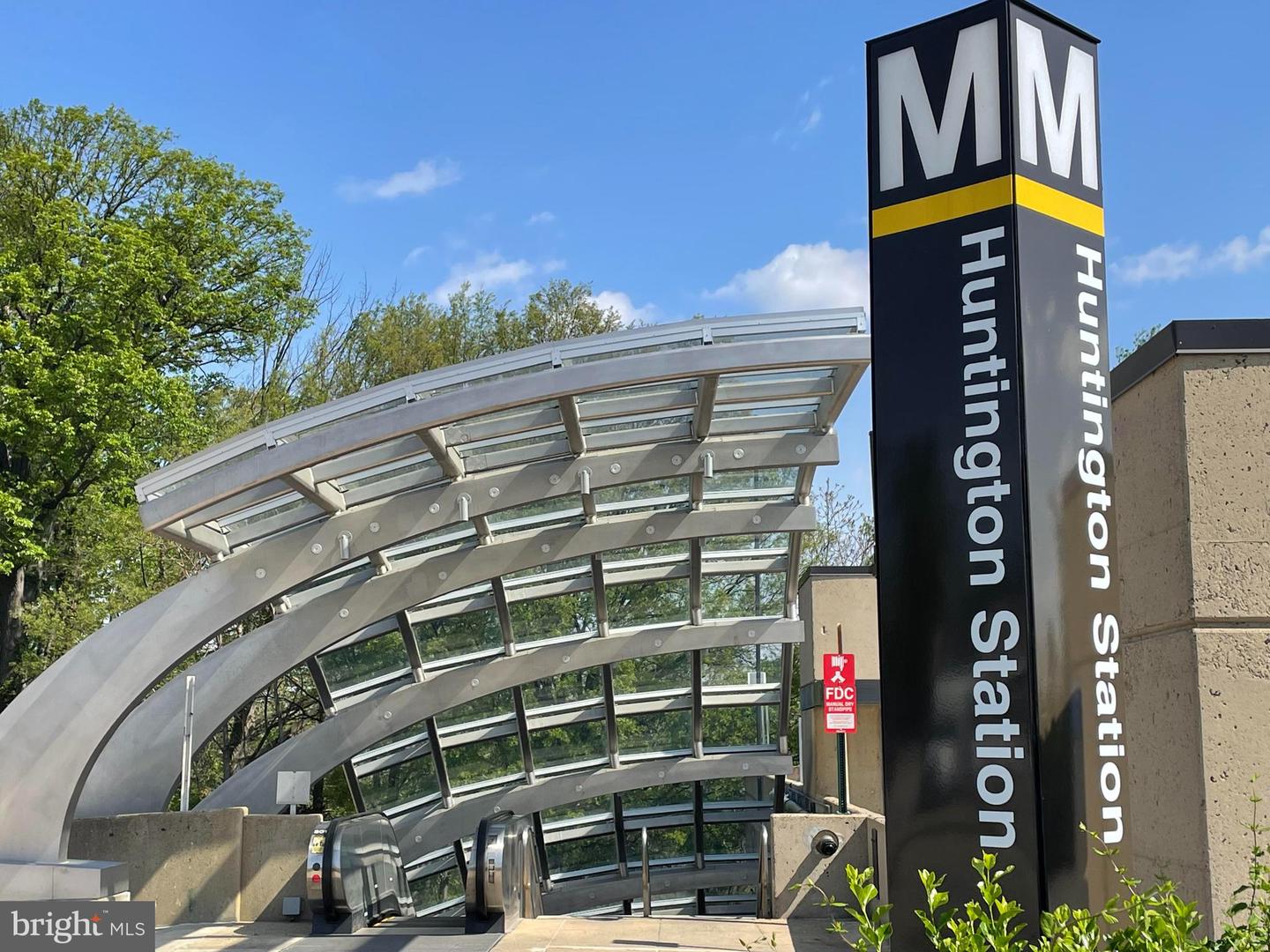 5915 EDGEHILL DR, ALEXANDRIA, Virginia 22303, 3 Bedrooms Bedrooms, ,2 BathroomsBathrooms,Residential,For sale,5915 EDGEHILL DR,VAFX2285658 MLS # VAFX2285658