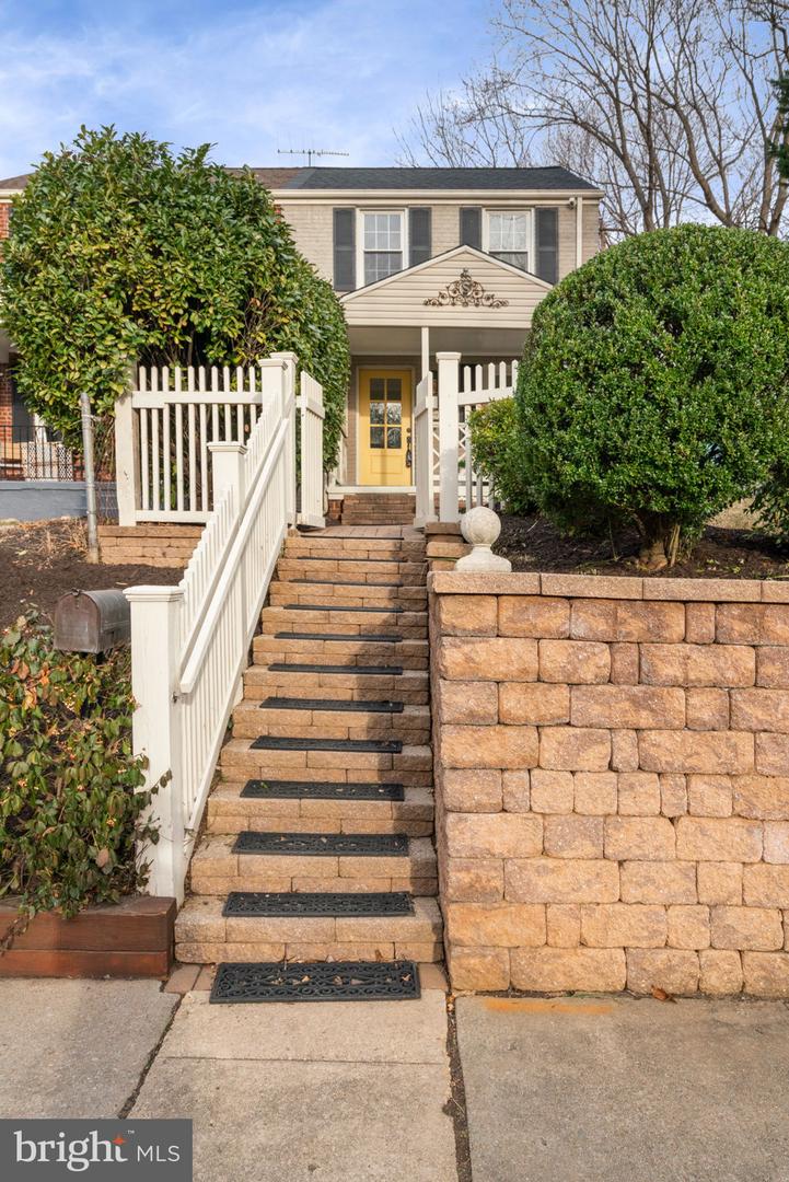 5915 EDGEHILL DR, ALEXANDRIA, Virginia 22303, 3 Bedrooms Bedrooms, ,2 BathroomsBathrooms,Residential,For sale,5915 EDGEHILL DR,VAFX2285658 MLS # VAFX2285658