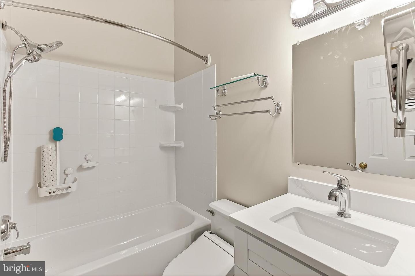 13855 LAURA RATCLIFF CT, CENTREVILLE, Virginia 20121, 3 Bedrooms Bedrooms, ,2 BathroomsBathrooms,Residential,For sale,13855 LAURA RATCLIFF CT,VAFX2285964 MLS # VAFX2285964