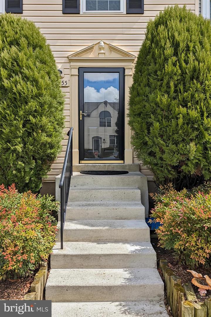 13855 LAURA RATCLIFF CT, CENTREVILLE, Virginia 20121, 3 Bedrooms Bedrooms, ,2 BathroomsBathrooms,Residential,For sale,13855 LAURA RATCLIFF CT,VAFX2285964 MLS # VAFX2285964