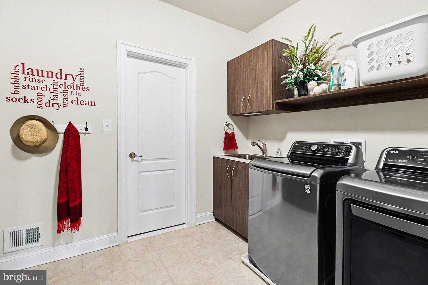 165 EDGEWATER DR, FREDERICKSBURG, Virginia 22406, 5 Bedrooms Bedrooms, ,5 BathroomsBathrooms,Residential,For sale,165 EDGEWATER DR,VAST2045246 MLS # VAST2045246 165 EDGEWATER DR, FREDERICKSBURG, Virginia 22406, 5 Bedrooms Bedrooms, ,5 BathroomsBathrooms,Residential,For sale,165 EDGEWATER DR,VAST2045246 MLS # VAST2045246