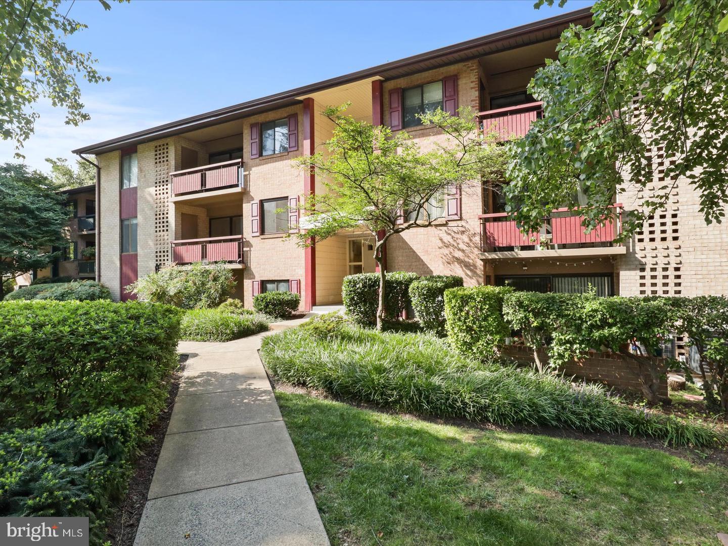 2850 DOVER LN #201, FALLS CHURCH, Virginia 22042, 1 Bedroom Bedrooms, ,1 BathroomBathrooms,Residential,For sale,2850 DOVER LN #201,VAFX2285724 MLS # VAFX2285724