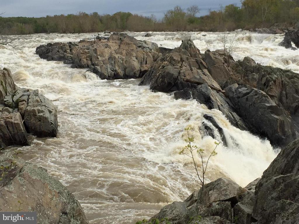 1507 LAUREL HILL RD, VIENNA, Virginia 22182, 4 Bedrooms Bedrooms, ,3 BathroomsBathrooms,Residential,For sale,1507 LAUREL HILL RD,VAFX2286102 MLS # VAFX2286102