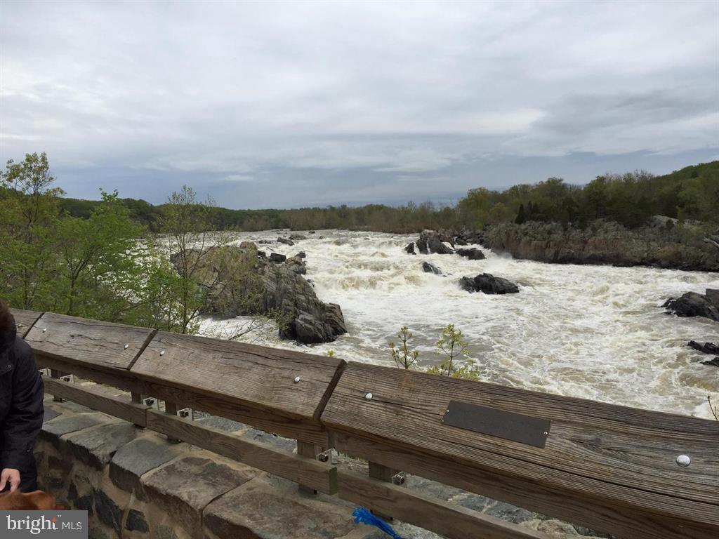 1507 LAUREL HILL RD, VIENNA, Virginia 22182, 4 Bedrooms Bedrooms, ,3 BathroomsBathrooms,Residential,For sale,1507 LAUREL HILL RD,VAFX2286102 MLS # VAFX2286102