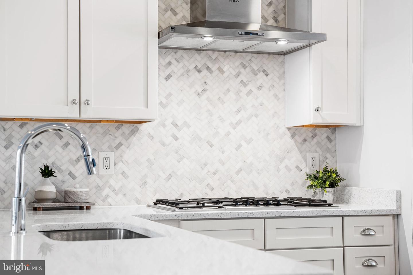 4973 LAKESIDE XING, CHANTILLY, Virginia 20151, 3 Bedrooms Bedrooms, ,3 BathroomsBathrooms,Residential,For sale,4973 LAKESIDE XING,VAFX2286180 MLS # VAFX2286180